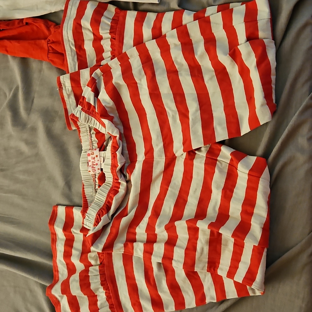 12/14 Ruffle Girl Red and Gray Raglan Sleeve Top - Picture 4 of 5